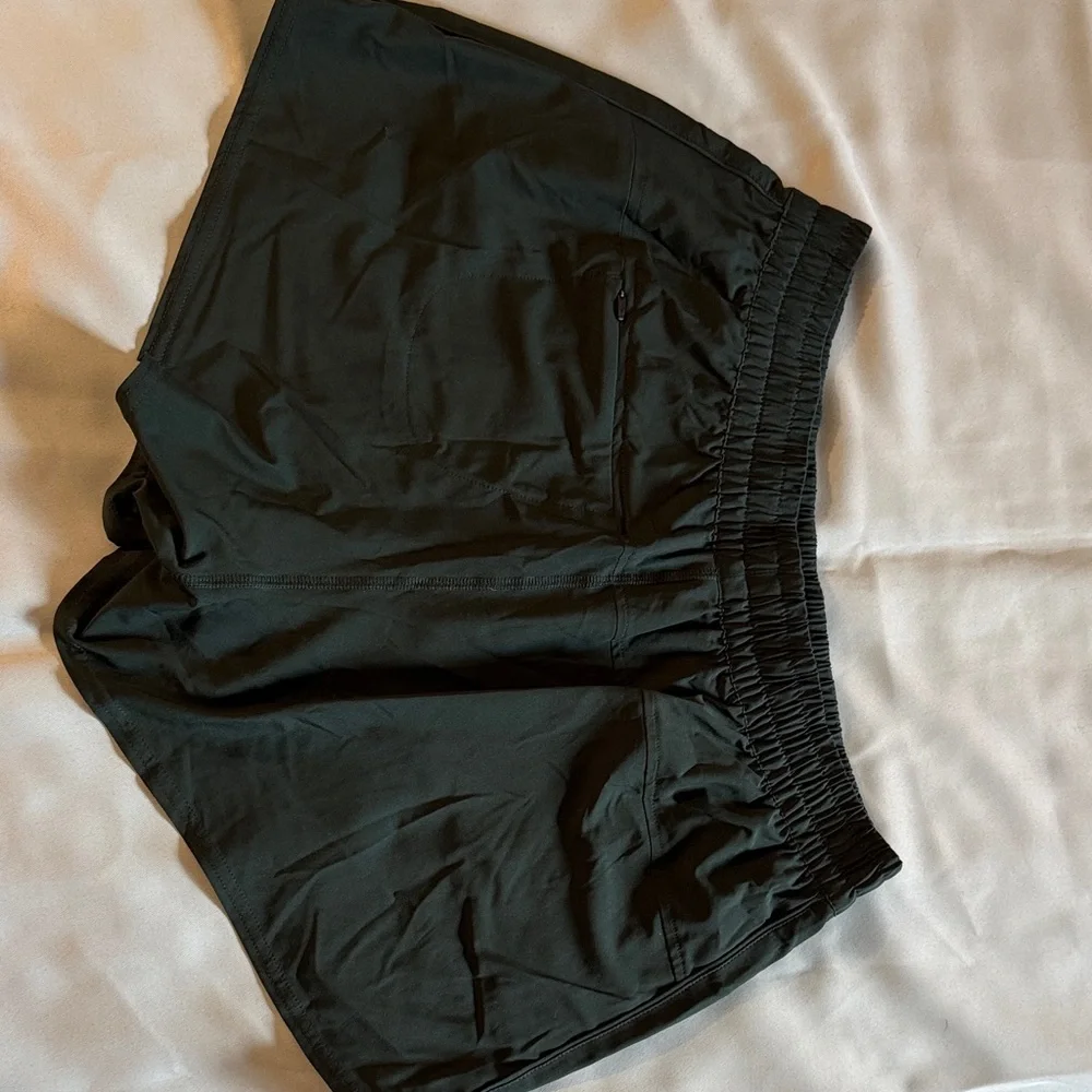 Vuori women’s dark green Shorts size XL - Picture 5 of 5